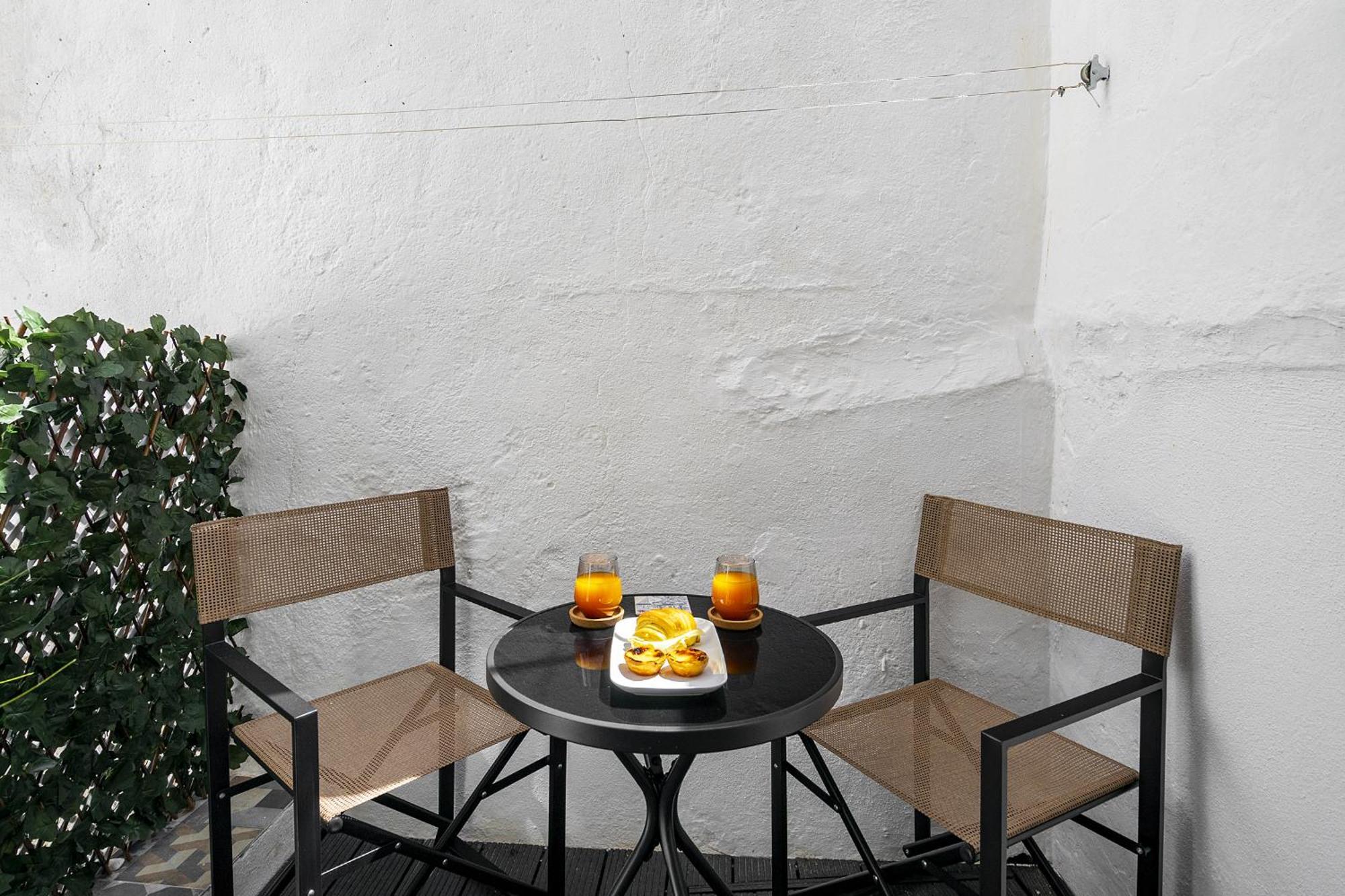 Whome Stylish Family Residence In The Heart Of Chiado Лиссабон Экстерьер фото